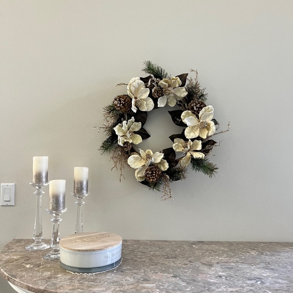 Festive Holiday Wreath - Picture 3 of 8